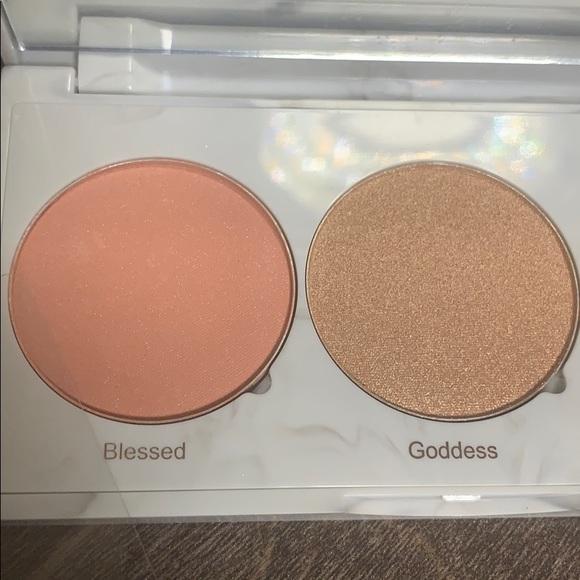 REALHER Ultimate Glow Getter Cheek Trio - Picture 4 of 10